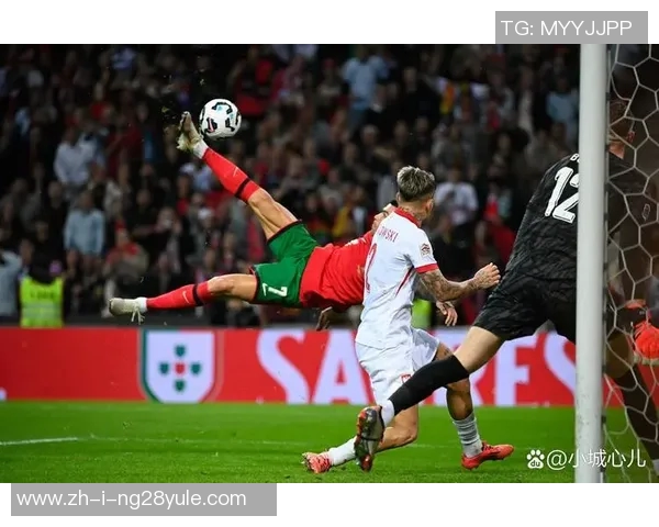 足球之美:球星倒勾进球瞬间的技艺与激情 足球之美:球星倒勾进球瞬间的技艺与激情